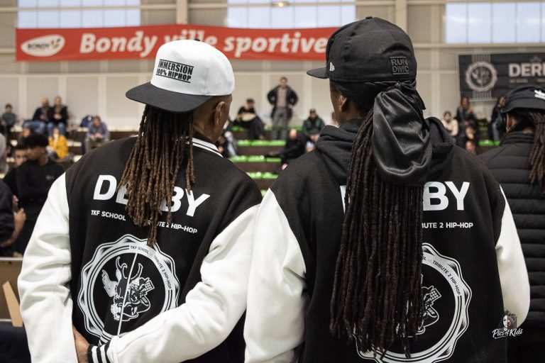 deux hommes habillées avec un teddy noir et balnc , les artistes papyon tkf et dorian t2h